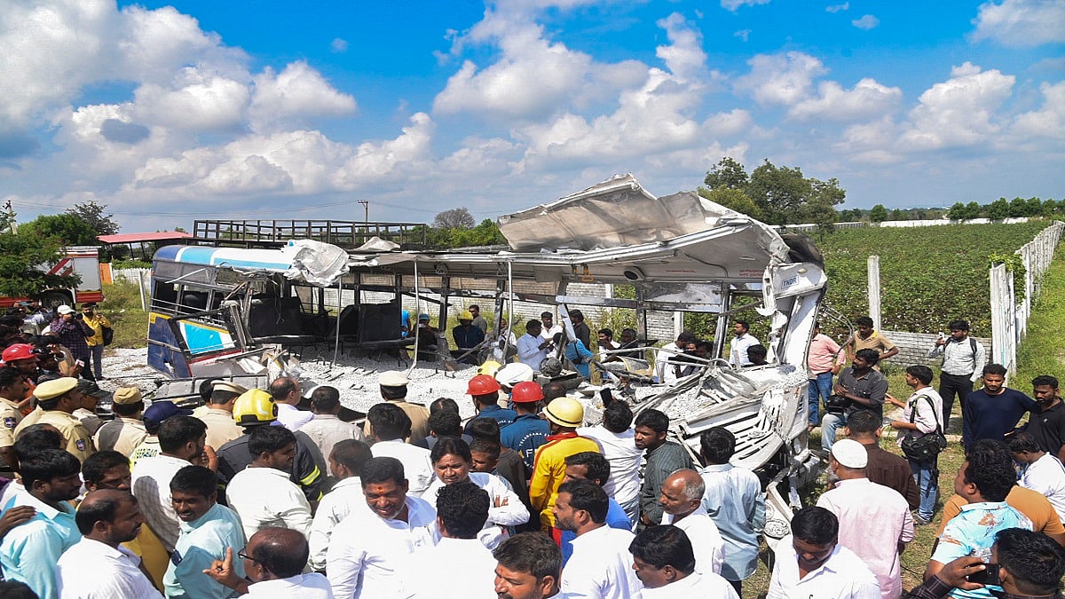 तेलंगाना बस हादसे में बचे यात्री ने सुनाई आपबीती, 'बस ड्राइव के पीछे बैठे ज्यादातर यात्री नहीं बच पाए', 20 की मौत