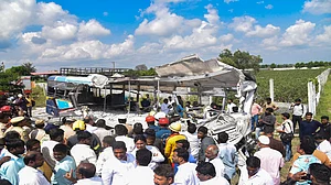 तेलंगाना बस हादसे में बचे यात्री ने सुनाई आपबीती, 'बस ड्राइव के पीछे बैठे ज्यादातर यात्री नहीं बच पाए', 20 की मौत