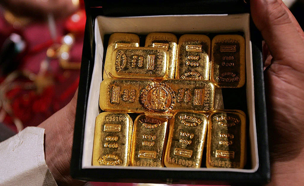 सोने की बढ़ती चमक का स्याह पक्ष: हजारों निर्दोष लोगों की बेसमय मौत के सौदे