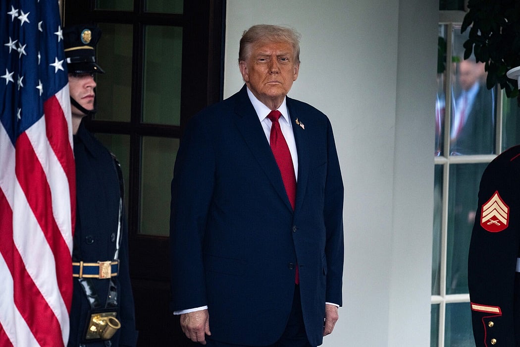 शटडाउनः अमेरिकी सरकार ठप होने का सबसे लंबा रिकॉर्ड बना, दुनिया के सबसे ताकतवर देश में कामकाज ठप, लोगों पर असर