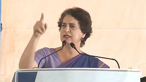 'बिहार में उद्योग बंद, किसान बेहाल, चरम पर भ्रष्टाचार, 20 साल की सरकार ने कुछ नहीं किया', NDA पर बरसीं प्रियंका गांधी