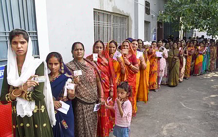 तक 60.13 प्रतिशत मतदान, मीनापुर सीट पर सबसे अधिक वोटिंग