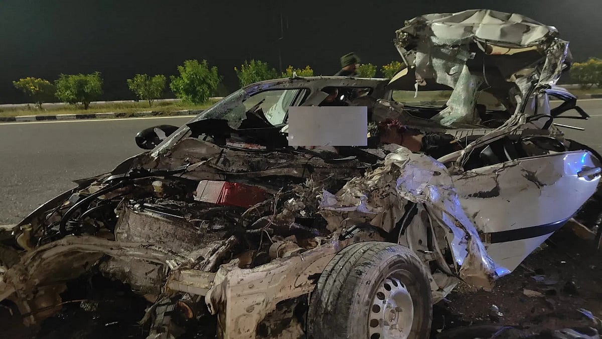 उत्तर प्रदेश के शामली में भीषण सड़क हादसा, तेज रफ्तार कार कैंटर से टकराई, 4 युवकों की मौके पर ही मौत