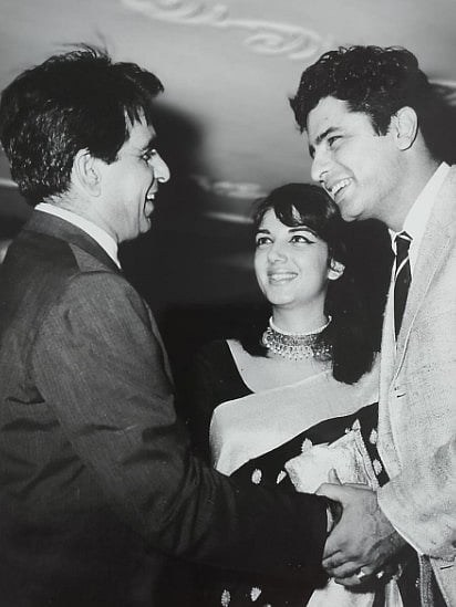 सिनेजीवन: सुलक्षणा पंडित को लेकर पूनम ढिल्लों हुईं उदास और तलाक की खबरों के बीच अस्पताल में भर्ती हुई माही विज