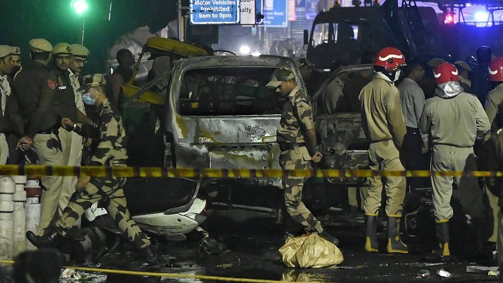 दिल्ली में लाल किला के पास कार में भीषण धमाका, 8 लोगों की मौत, कई लोग गंभीर रूप से घायल (फोटोः विपिन)