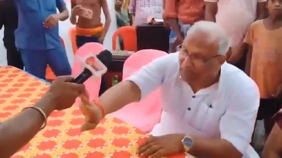 पत्रकार ने पूछा 20 साल का काम तो BJP नेता ने खोया आपा, हाथ मरोड़ा और पीटा, जेल भेजने की दी धमकी