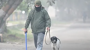 एनसीआर में ठंड ने दस्तक दी, न्यूनतम पारा 11 डिग्री तक गिरने की संभावना, वायु गुणवत्ता बेहद खराब