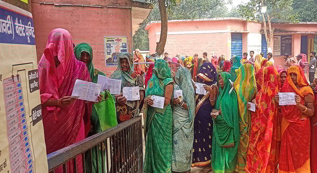 दोपहर तीन बजे तक 60 फीसदी से अधिक वोटिंग, मतदान केंद्रों पर मतदाताओं की लंबी कतार