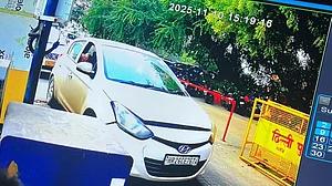 Delhi Blast का पुलवामा कनेक्शन! जिस कार से हुआ धमाका, वह कई बार बिकी, 3 घंटे तक पार्किंग में थी खड़ी