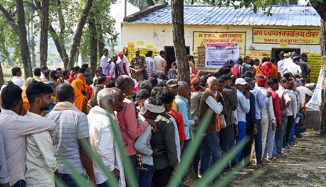 बिहार चुनाव: दूसरे चरण में मतदाताओं ने तोड़े सारे रिकार्ड, शाम पांच बजे तक 67 फीसदी से अधिक वोटिंग
