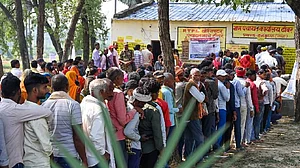 बिहार चुनाव: दूसरे चरण में मतदाताओं ने तोड़े सारे रिकार्ड, शाम पांच बजे तक 67 फीसदी से अधिक वोटिंग