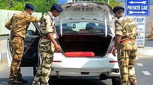 लालकिला विस्फोट: जांच एजेंसियों को लाल फोर्ड कार की तलाश, दिल्ली पुलिस ने जारी किया अलर्ट