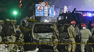 दिल्ली विस्फोट: कांग्रेस का मोदी सरकार पर हमला, सर्वदलीय बैठक बुलाने की मांग, कहा- कई गंभीर सवाल उठते हैं?