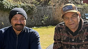 अभिनेता धर्मेंद्र की खराब तबीयत और झूठी खबर के बीच सनी देओल का मीडिया पर फूटा गुस्सा, कहा- शर्म नहीं आती?