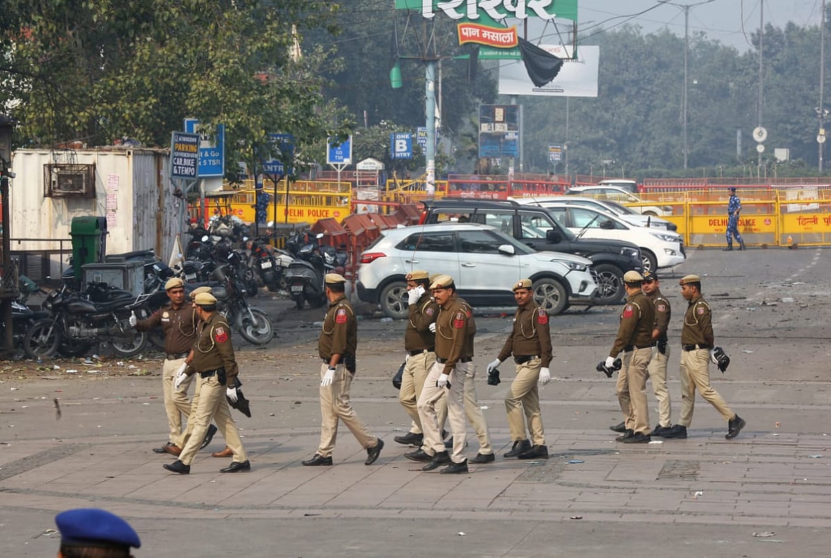 Delhi Blast: अल-फलाह विश्वविद्यालय का MBBS छात्र बंगाल से गिरफ्तार, नूंह से भी दो और डॉक्टरों को हिरासत में लिया 