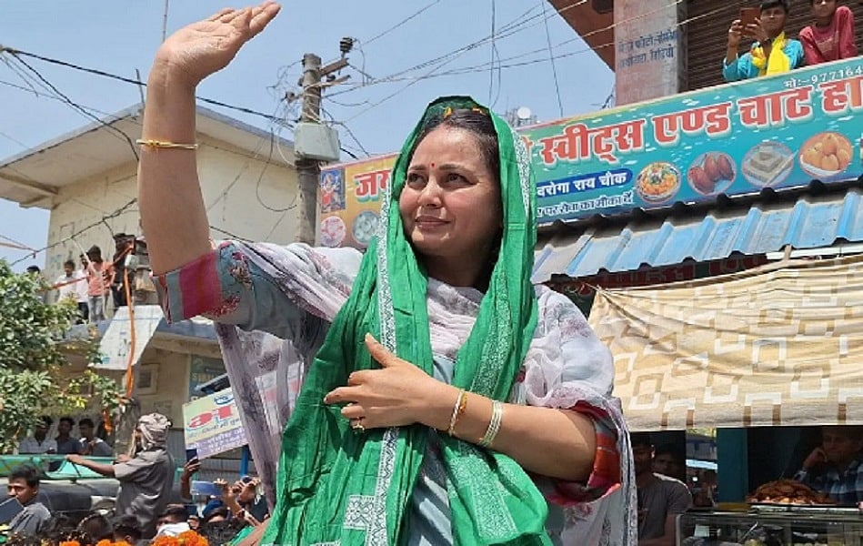 बिहार चुनावः नतीजों के बाद लालू की बेटी रोहिणी आचार्य ने राजनीति छोड़ी, परिवार से भी नाता तोड़ने का किया ऐलान