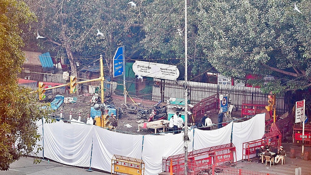 लाल किला विस्फोट: जिस पार्किंग में खड़ी थी उमर की कार, वहां मौजूद अन्य गाड़ियों का पता लगाने में जुटी पुलिस