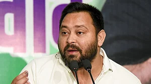 हार पर RJD ने कहा- न हार से घबराते हैं, न जीत से इतराते हैं, गरीबों के बीच आवाज बुलंद करते रहेंगे