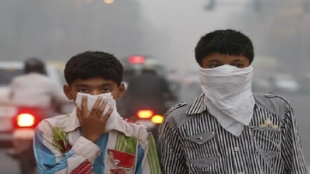दिल्ली: प्रदूषण से हालत खराब, जहरीली हवा में सांस लेना हुआ मुश्किल, AQI 500 के पार पहुंचा
