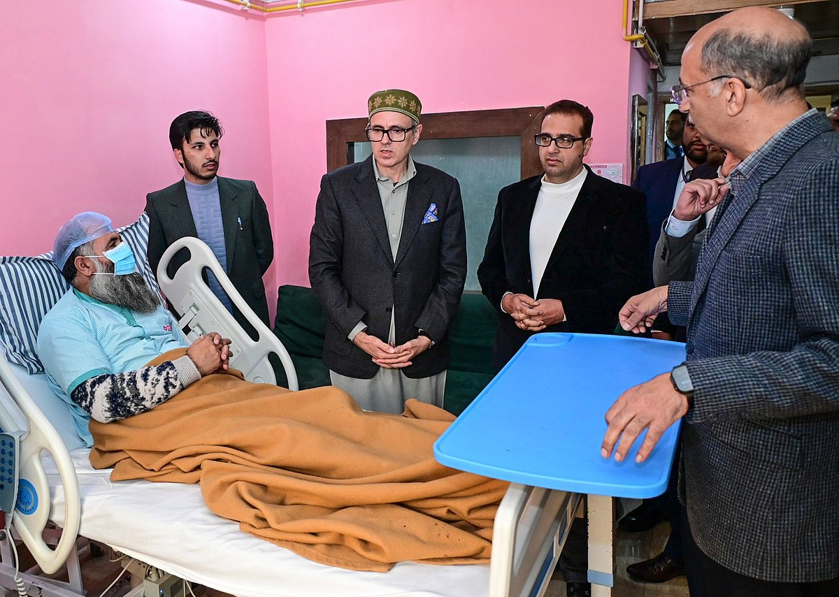 दिल्ली धमाके में शामिल सभी को कड़ी सजा मिले, लेकिन हर कश्मीरी मुसलमान को शक की निगाह से न देखेंः उमर अब्दुल्ला