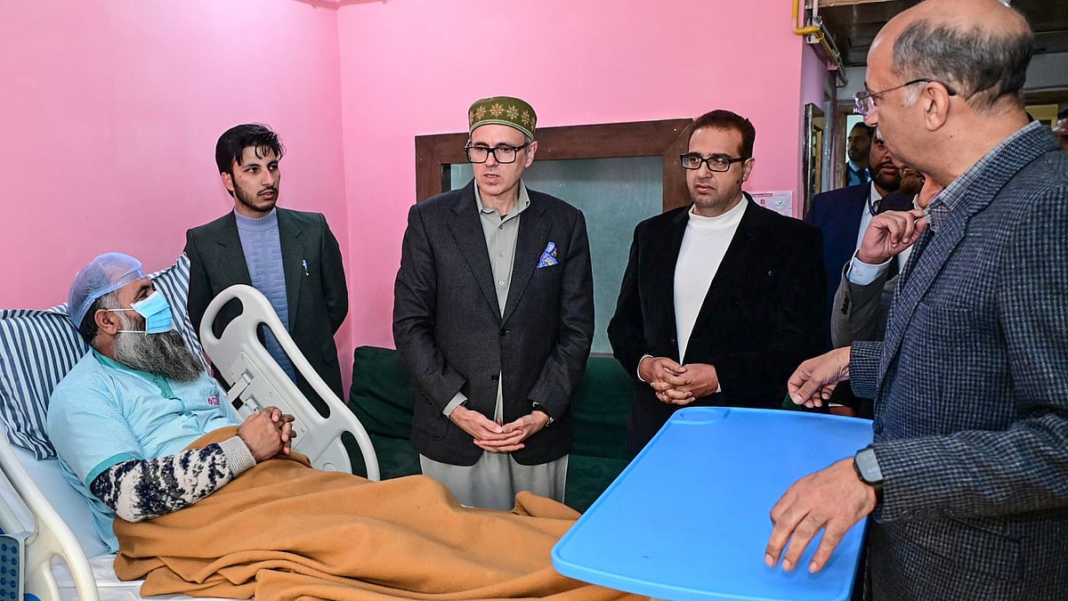 दिल्ली धमाके में शामिल सभी को कड़ी सजा मिले, लेकिन हर कश्मीरी मुसलमान को शक की निगाह से न देखेंः उमर अब्दुल्ला