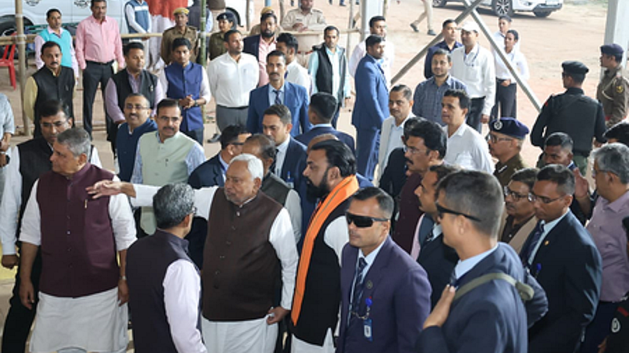 नीतीश कुमार ने शपथ ग्रहण समारोह की तैयारी का लिया जायजा, लाव-लश्कर के साथ पहुंचे गांधी मैदान