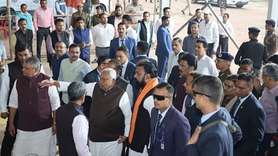 नीतीश कुमार ने शपथ ग्रहण समारोह की तैयारी का लिया जायजा, लाव-लश्कर के साथ पहुंचे गांधी मैदान