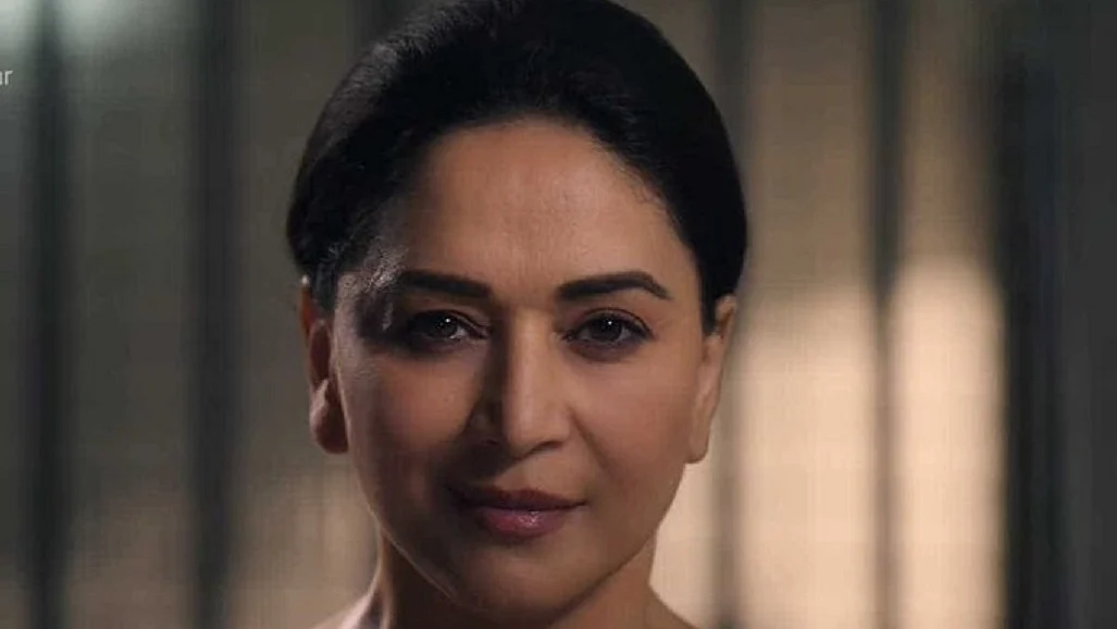 मिसेज देशपांडे' से माधुरी दीक्षित का पहला लुक रिलीज और गुड्डी मारुति ने दिखाई अपने बचपन की फोटो