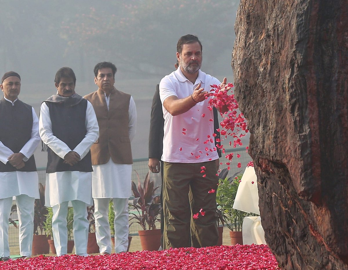 इंदिरा गांधी की जयंती पर राहुल गांधी ने किया याद, कहा- हर परिस्थिति में देशहित को प्रथम रखने की प्रेरणा मुझे दादी से ही मिली