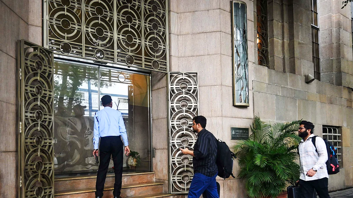 ED की बड़ी कार्रवाई, अनिल धीरुभाई अंबानी ग्रुप की 1,400 करोड़ रुपए की संपत्तियां कीं जब्त