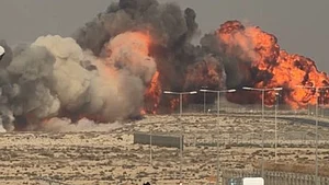 दुबई एयर शो के दौरान बड़ा विमान हादसा, हवाई प्रदर्शन के दौरान भारतीय लड़ाकू विमान क्रैश, पायलट की मौत