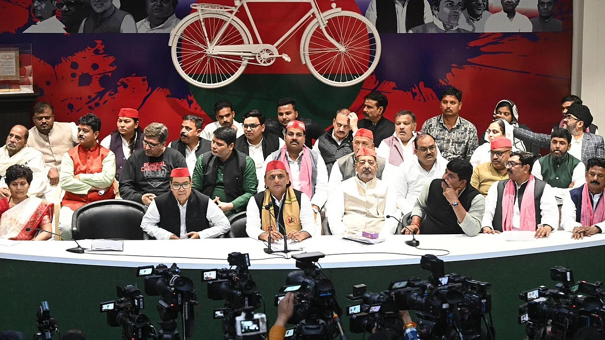 अखिलेश यादव ने वाराणसी के दालमंडी में तोड़फोड़ को राजनीतिक विध्वंस करार दिया, तत्काल रोक लगाने की मांग की