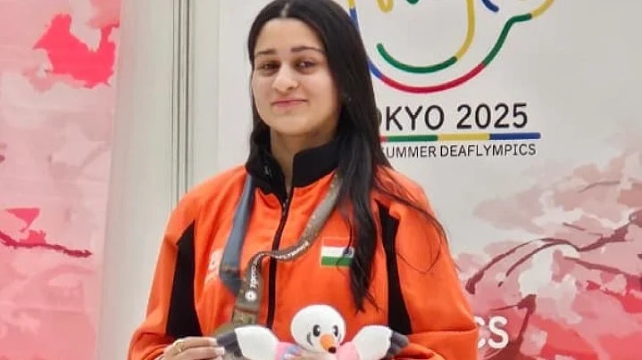 Deaflympics 2025: महित संधू ने किया कमाल, 50 मीटर राइफल थ्री पोजीशन में जीता स्वर्ण पदक