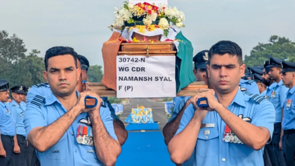 दुबई एयर शोः अमेरिकी पायलट ने नमांश के विमान के क्रैश के बाद भी शो जारी रहने पर जताई हैरानी, क्रू पर भी सवाल