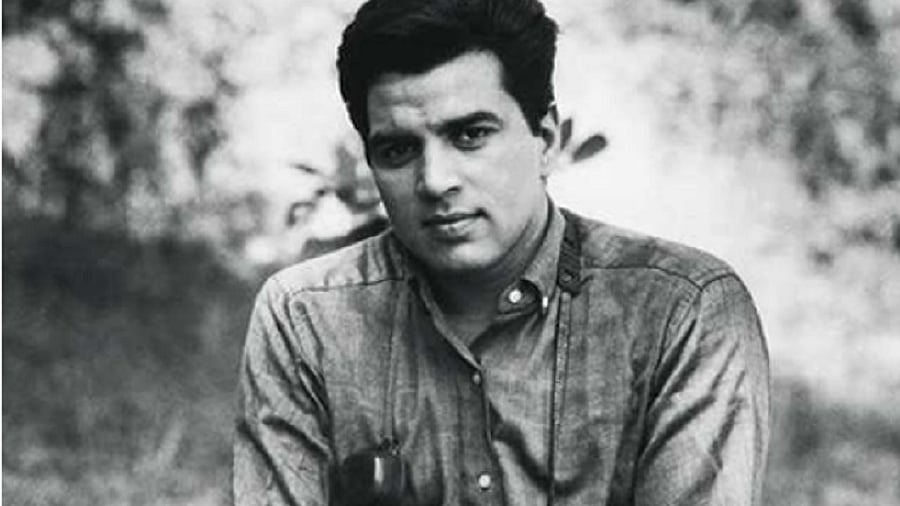 खड़गे, राहुल गांधी ने धर्मेंद्र के निधन पर जताया शोक, बोले- सिनेमा में योगदान हमेशा मोहब्बत के साथ याद रखा जाएगा