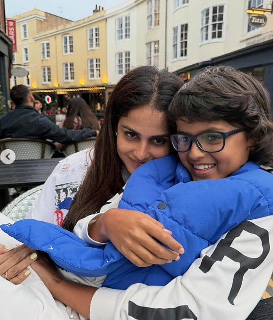 सिनेजीवन: धर्मेंद्र को याद कर भावुक हुए अमिताभ बच्चन और 'ही-मैन' को अमीषा पटेल, कार्तिक आर्यन, शाहिद कपूर ने दी विदाई