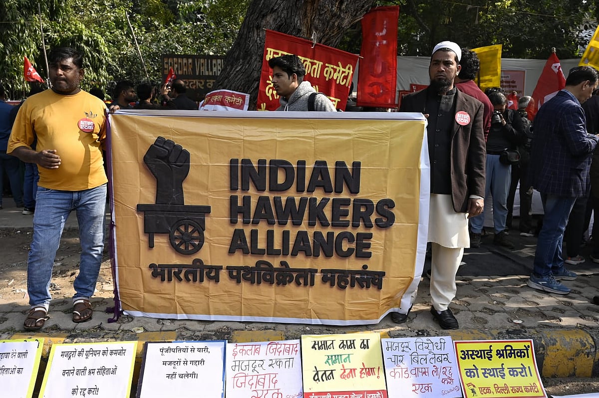 इस विरोध प्रदर्शन में कई मजदूर संगठनों ने हिस्सा लिया।