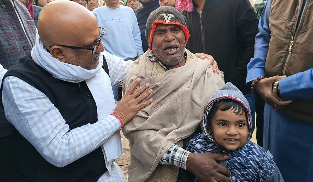 SIR में OBC वोटरों का नाम काटने का दबाव बना रहे थे अधिकारी, गोंडा में आत्महत्या करने वाले BLO के परिवार का आरोप