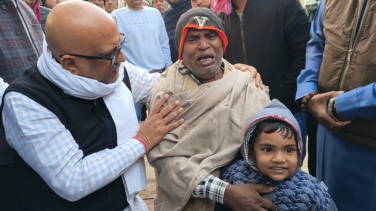 SIR में OBC वोटरों का नाम काटने का दबाव बना रहे थे अधिकारी, गोंडा में आत्महत्या करने वाले BLO के परिवार का आरोप