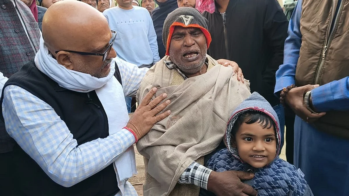 SIR में OBC वोटरों का नाम काटने का दबाव बना रहे थे अधिकारी, गोंडा में आत्महत्या करने वाले BLO के परिवार का आरोप