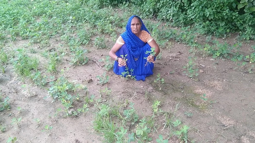 मुआवजे और राहत के इंतजार में बुंदेलखंड के लोग, साहूकारों के कर्ज में डूबने को मजबूर