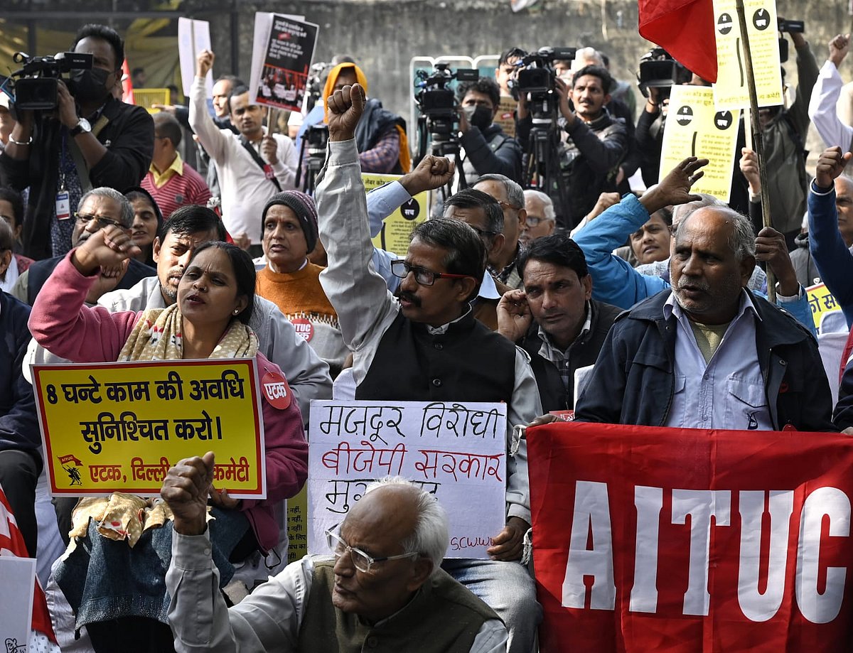 मजदूर संगठनों का जंतर-मंतर पर विरोध प्रदर्शन, नई श्रम संहिता को बताया अलोकतांत्रिक