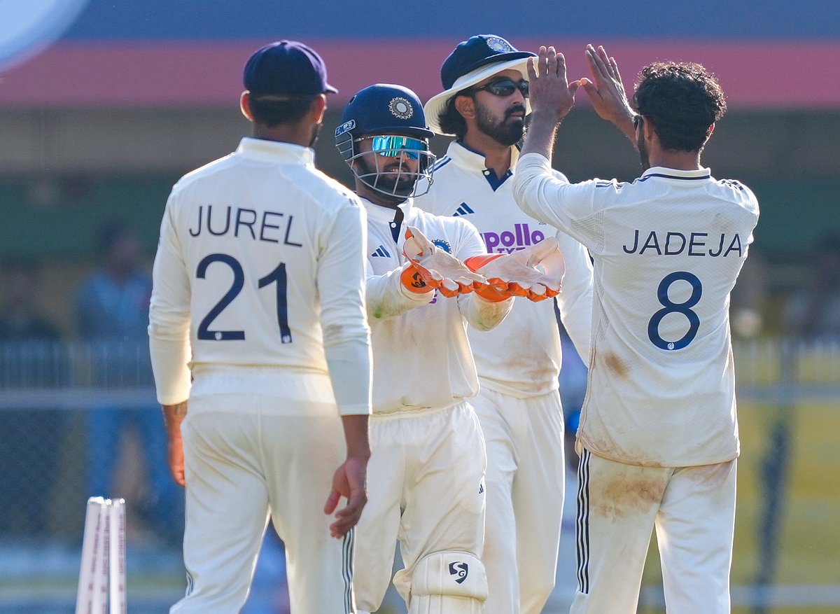 टेस्ट मैच: हार पर बवाल जारी, गावस्कर बोले- कोच टीम को तैयार कर सकता है, लेकिन मैदान पर प्रदर्शन खिलाड़ियों...