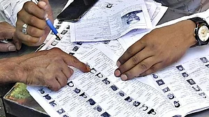 यूपी में SIR के काम में लापरवाही बरतने पर 21 BLO के खिलाफ मुकदमा दर्ज