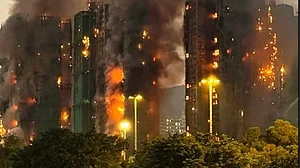 हांगकांग में बहुमंजिला इमारतों में लगी आग में मृतकों की संख्या 83 हुई, 280 से अधिक लापता