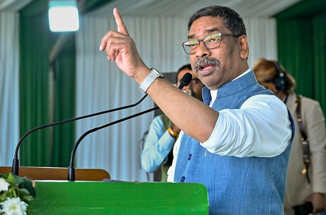 झारखंडः हेमंत सोरेन ने दूसरे कार्यकाल की पहली सालगिरह 9,000 नियुक्ति पत्र बांट कर मनाई 