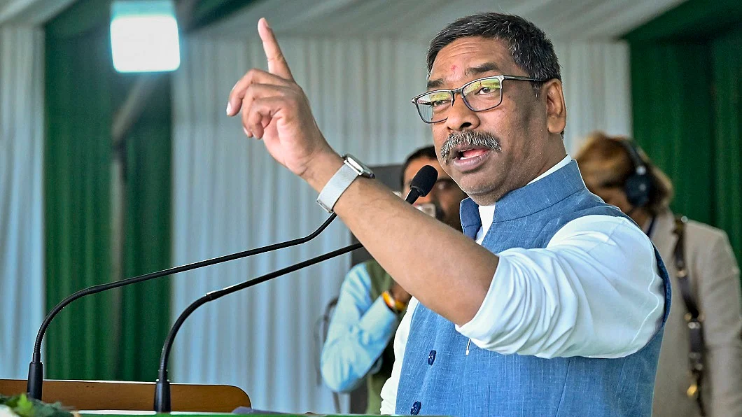 झारखंडः हेमंत सोरेन ने दूसरे कार्यकाल की पहली सालगिरह 9,000 नियुक्ति पत्र बांट कर मनाई