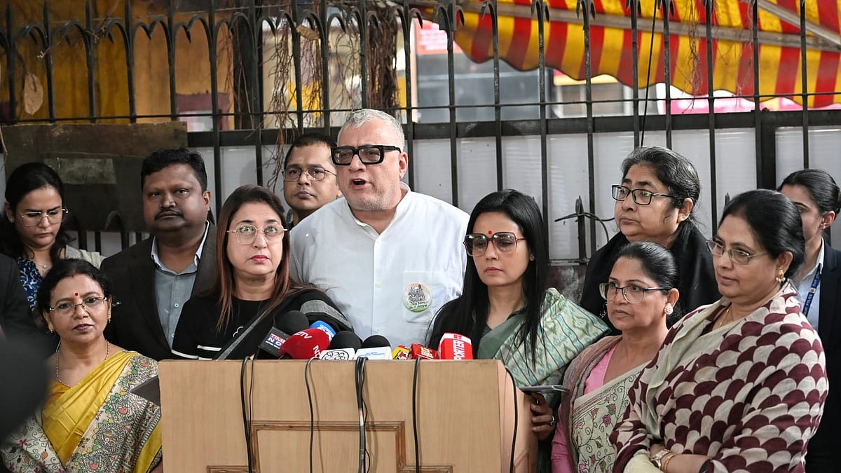 एसआईआर विवाद के बीच तृणमूल कांग्रेस प्रतिनिधिमंडल ने चुनाव आयोग से की मुलाकात, उठाए 5 सवाल