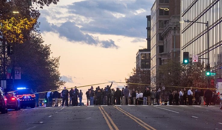 गोलीकांड के बाद अमेरिका ने लिया सख्त फैसला, इस देश के लोगों के वीजा पर लगाई रोक