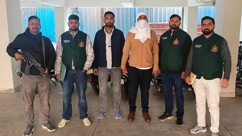 फर्जी पासपोर्ट लेकर भागा बदमाश थाईलैंड से गिरफ्तार